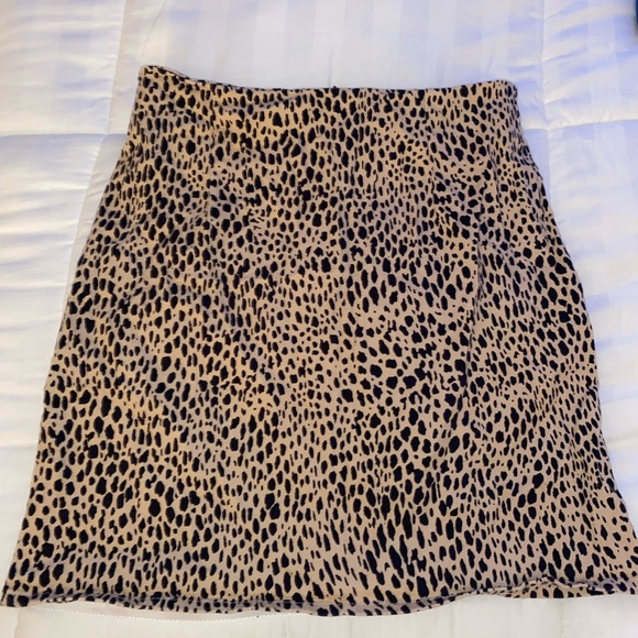 BRANDY MELVILLE CHEETAH SKIRT SIZE SMALL - Picture 2 of 2